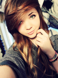 Autoscatti hot di una 19enne in lingerie