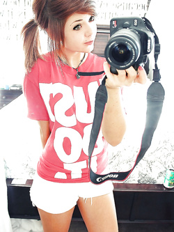 Autoscatti hot di una 19enne in lingerie