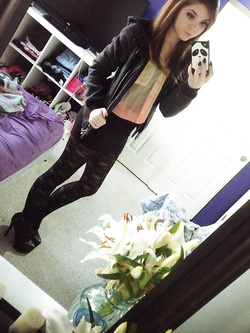 Autoscatti hot di una 19enne in lingerie