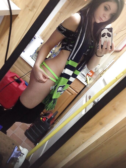 Autoscatti hot di una 19enne in lingerie