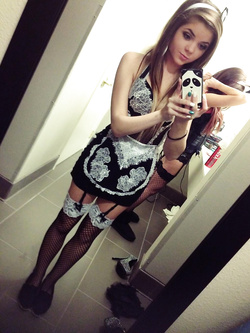 Autoscatti hot di una 19enne in lingerie