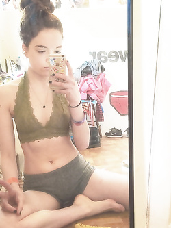 Foto porno di Whatsapp di una 18enne