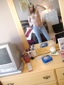 Autoscatti di una ragazzina inglese nuda