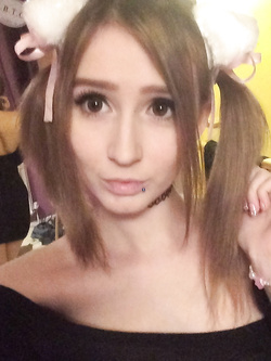 Foto di una 19enne rubate da Whatsapp