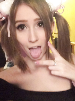 Foto di una 19enne rubate da Whatsapp