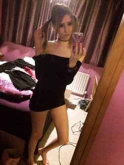 Foto di una 19enne rubate da Whatsapp