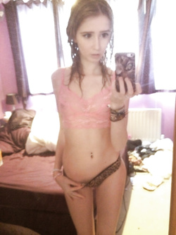 Foto di una 19enne rubate da Whatsapp