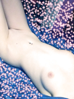 Foto di una 19enne rubate da Whatsapp