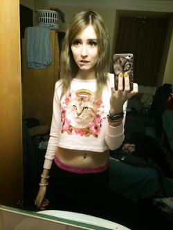 Foto di una 19enne rubate da Whatsapp