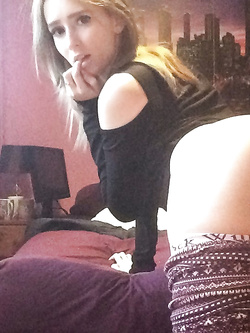 Foto di una 19enne rubate da Whatsapp