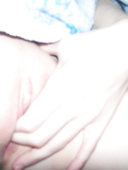 Piccola troia rossa ha voglia di cazzo