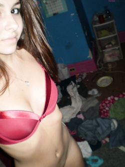 AAA Giovane fighetta vuole trombare