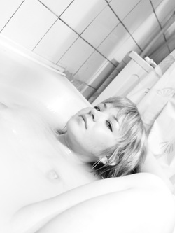 Selfie hot si una venere bionda