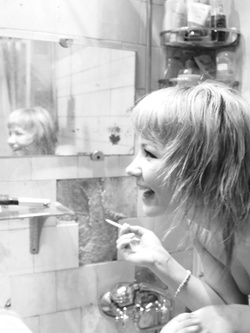 Selfie hot si una venere bionda