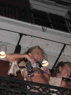 Ragazze ubriache ai party