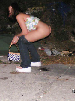 Ragazze ubriache pisciano