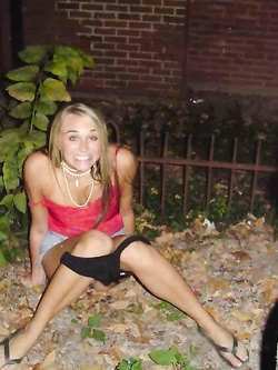 Ragazze ubriache pisciano