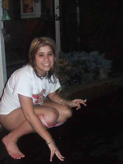 Ragazze ubriache pisciano