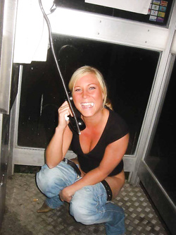 Ragazze ubriache pisciano