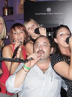 io for tribute cum photo