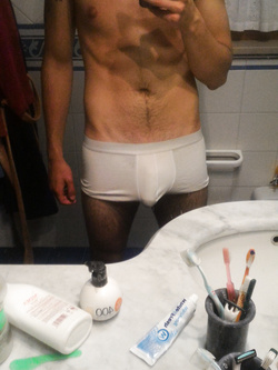 Cazzo arrapato nelle mutande