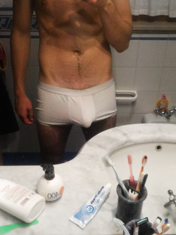 Cazzo arrapato nelle mutande