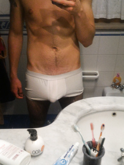 Cazzo arrapato nelle mutande