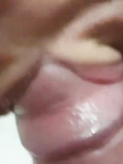 Lei in camera da letto