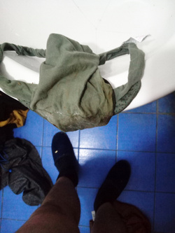 Le mutande zozze e sporche di merda di mia madre, umiliatela sta troia zozzona!il commento più bello sarà contattato da me per cercare di farla scopare per me non ci sono problemi io la farei scopare anche da 10 uomini mentre sto a guardare e a segarmi..