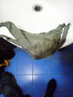 Le mutande zozze e sporche di merda di mia madre, umiliatela sta troia zozzona!il commento più bello sarà contattato da me per cercare di farla scopare per me non ci sono problemi io la farei scopare anche da 10 uomini mentre sto a guardare e a segarmi..