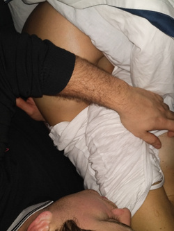 Mentre dorme accarezzata