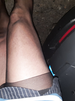 ESIBIZIONISMO FETISH IN COLLANT CON AMICA DI MILANO