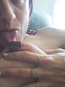 Nuda Capezzoli giganti 2