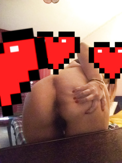 Un omaggio dalla mia adorata troia per voi...