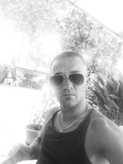 Cerco divertimento non mercenario con donna maura o ragazza