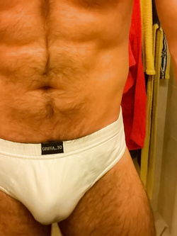 Cazzo  da succhiare e prenderlo nel culetto