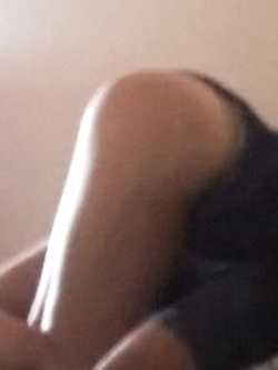 Commentate la mia maiala che vorrebbe conoscere altri cazzi