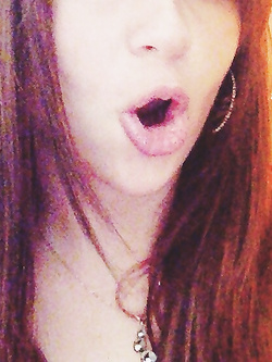 Commentate la mia maiala che vorrebbe conoscere altri cazzi