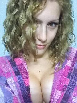 Selfie 19enne bionda figa