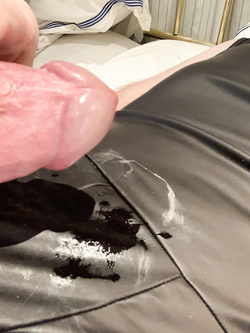 Lenny52 il capo, sborra senza vergogna davanti alla telecamera