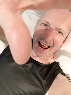 Lenny52 il capo, sborra senza vergogna davanti alla telecamera