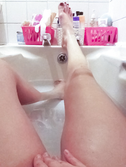 Meg 30 yo Polish slut posing