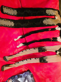 Le due troie giocano e io le fotografo...