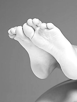 Con le gambe divaricate