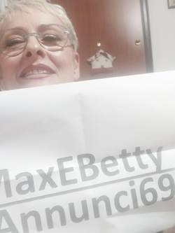 Max e Betty coppia sputtanata in rete con lui Cornuto e Froc