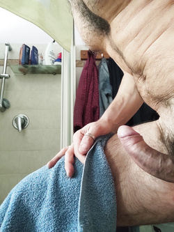 Spio mio marito in bagno