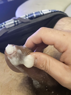 Il mio cazzo sempre duro e un po’ di crema