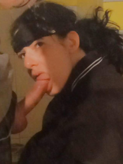 Lucy troietta pompinara !!