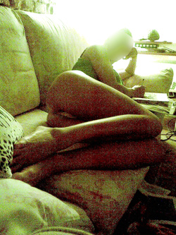 Bella moglie al mare esibizionista e poi prende il cazzo