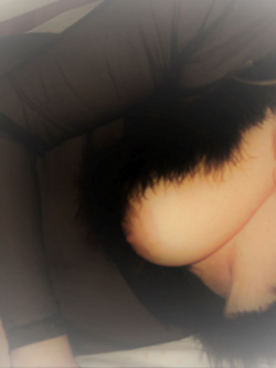 .....commentate , le fa piacere (  non volgari ...)